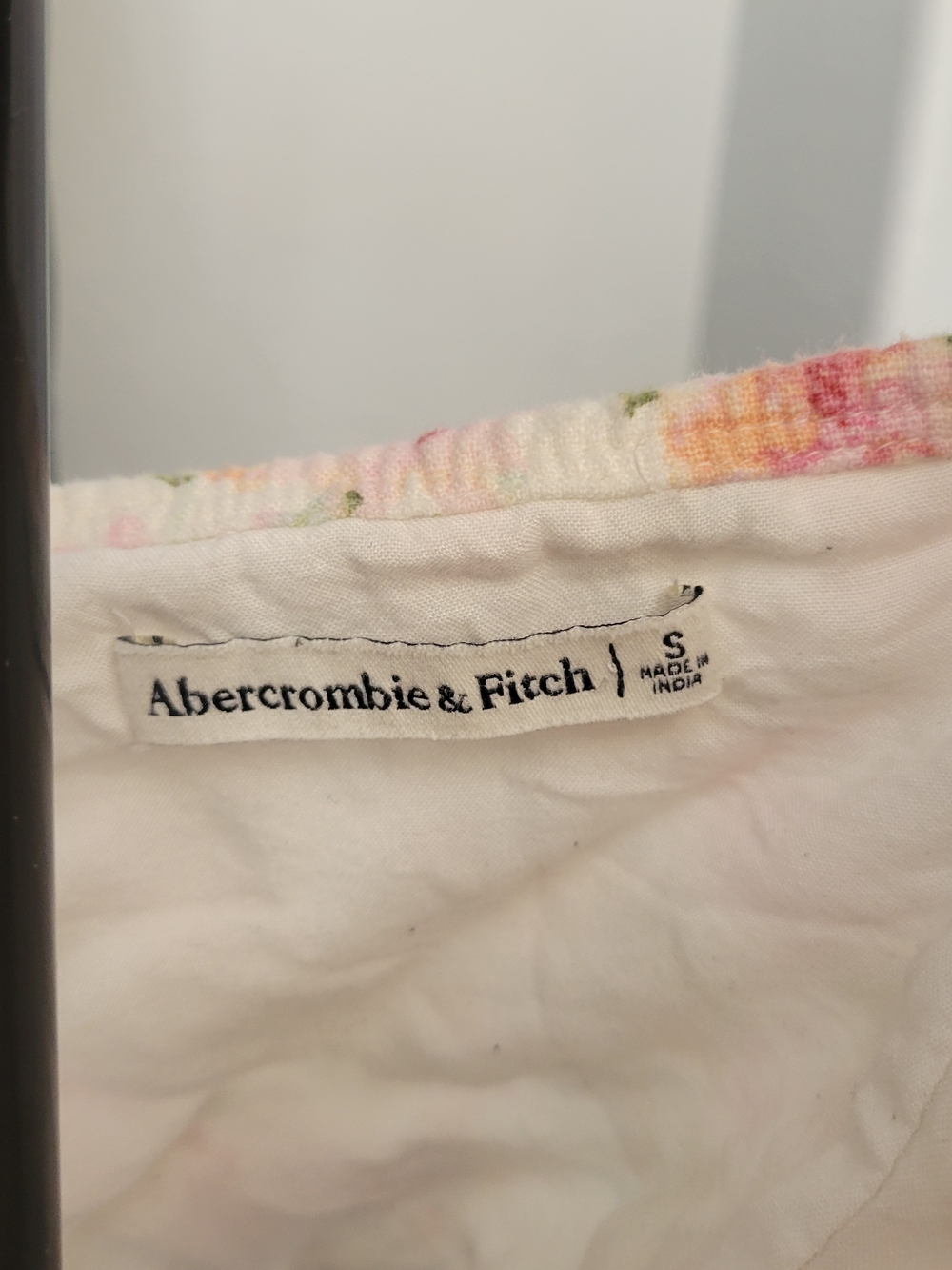 Abercrombie & Fitch Pink Cream Floral Tie-Front Puff Sleeve Crop Top - Picture 4 of 4